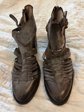 freebird Distressed Gray/Brown Leather Heeled Cutout Boots SZ 9 NEW